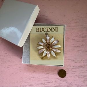Rucinni Flower Brooch Pin
